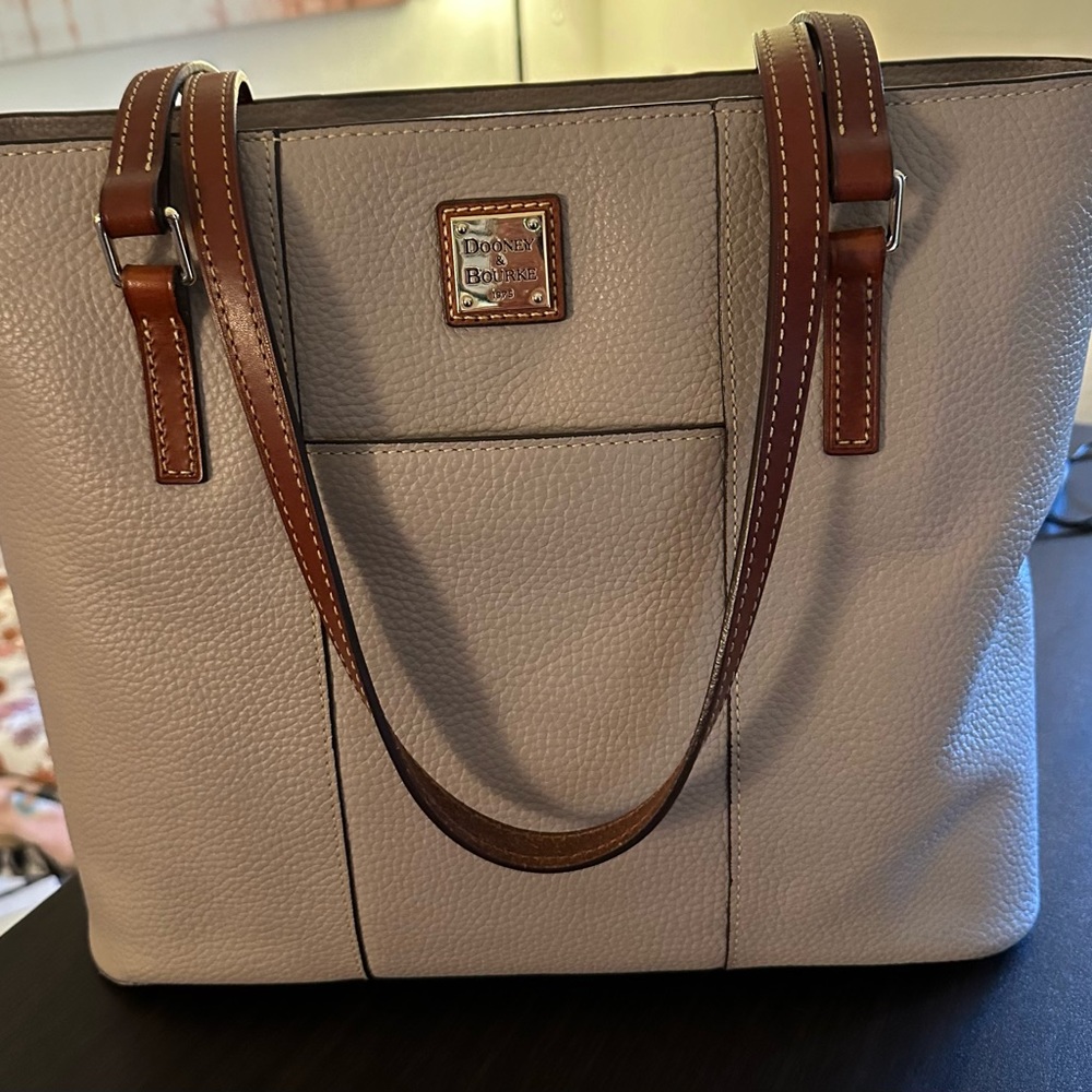 Dooney and Bourke Bag - Picture 4 of 9